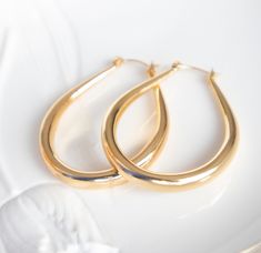 "Vintage Style Golden Hoop, Oval Hoop Earrings, Chunky Gold Hoop Earrings, Oval Gold Hoop Earrings, Trendy Hoop Earrings, Chunky Hoop Earring Rock a lovely statement of style in this vintage silhouette hoop earrings, expertly fashioned in beautiful gold plated stainless steal. These earrings can go for everyday earrings or be a statement piece for a date night. They will add a stylish and vintage look to your outfit! The perfect addition to your jewellery collection! D E T A I L S * Material: go Hoop Earrings Chunky, Chunky Gold Hoop Earrings, Golden Hoops, Oval Hoop Earrings, Chunky Hoop Earrings, Earrings Trendy, Stainless Steal, Vintage Silhouette, Everyday Earrings