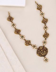 Golden Jewellery, Simple Beaded Necklaces, Gold Jewelry Outfits, Diamond Jewelry Set, Antique Necklaces, Beautiful Gold Necklaces, Gold Necklace Indian Bridal Jewelry, Fancy Necklace