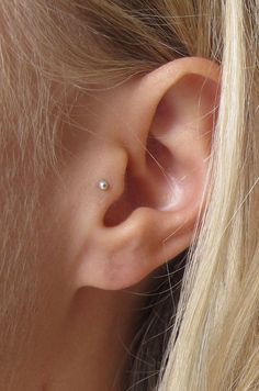 a woman's left ear is shown with a single diamond in the middle and an invisible line on the right side