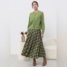 Brand: Chicwish Size Small Plaid Pattern Flare Hem Concealed Side Zip Closure Lined 100% Polyester Hand Wash Cold Measurements Length 85 Waist 68 Cm Skirts Fall, Autumn Cottagecore, Chicwish Skirt, Plaid Midi Skirt, Autumn Style, Brown Plaid, Plaid Skirts, Plaid Flannel, Plaid Pattern