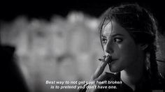 "La meilleure façon de ne pas avoir le coeur brisé est de prétendre que tu n'en n'as pas." pic.twitter.com/nP5iaH3FDi Skins Quotes, Now Quotes, Effy Stonem, Skins Uk, Ashley Benson, Tv Quotes, Lily Collins