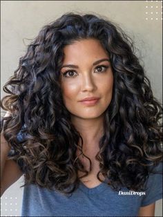 Long Curly Hair For Women Over 50, Rezo Cut, Really Curly Hair, Shoulder Length Curly Hair, Large Curls, Curly Hair Types, Thick Curly Hair