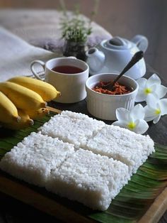 there are some rice squares and bananas on the table