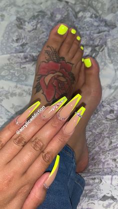 Holiday Nail Ideas, Nail Art Designs Valentines, Nail Art Designs Valentines Day, Nail Designs For Beginners, Easy Nail Designs, Neon Yellow Nails, Nail Summer, Nail Glam, Easy Nail Art Designs