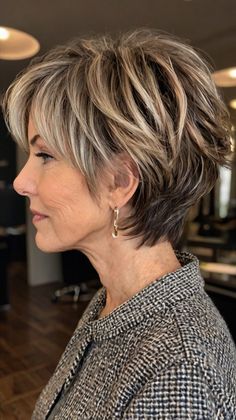 Elegant Short Hairstyles for Women Over 50 Ideas for wash and wear style 👑 Elegant Short Hairstyles, Short Stacked Hair, Choppy Pixie Cut, Best Short Hairstyles, Stacked Hair, Short Shag Haircuts, Low Maintenance Haircut, Curly Pixie Cuts, Hair Textures