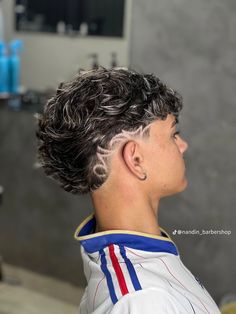 Hairstyles According To Face Shape, Hairstyle According To Face Shape, Growing Long Hair, Male Hairstyle, Fade Haircut Curly Hair