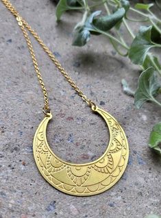 Crescent Jewelry, Crescent Pendant, Autumn Necklace, Moon Phases Necklace, Crescent Necklace, Jewelry Holiday, Hammered Brass, Necklace Antique, Gem Necklace