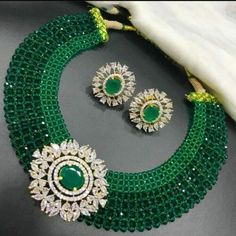 Luxury Kundan Necklace With 17 Jewels For Celebration, Luxury Bollywood Jewelry With Zari Work, Luxury Bridal Necklace With Zari Work For Festive Season, Luxury Kundan Necklace With 17 Jewels For Festive Occasions, Luxury Bollywood Style Jewelry With Motifs, Kameswari Jewellers Necklace Sets, Tanishq Jewellery Diamonds Necklaces, Polki Jewellery Jaipur, Polki Bangles