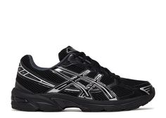 Gel 1130 'Black Pure Silver' - ASICS - 1201A906 001 - black/pure silver Luxury Navy Low-top Basketball Shoes, Black Bulky Shoes, Asics Shoes Black, Gel 1130 Asics, Cute Black Shoes For Women, Black Asics Shoes, Aces Shoes, Black Asics Outfit, Black Running Shoes Outfit