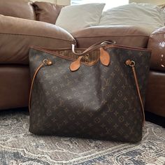 Lining On The Inside Of Zippered Pocket Has Come Away. I Believe That’s The Only Thing You Can’t See In The Photos. Happy To Answer Questions Or Send More Photos. Bags Louis Vuitton, Louis Vuitton Bags, More Photos, Louis Vuitton Bag, Bag Lady, Louis Vuitton, Shoulder Bag, Color