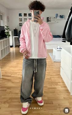 Pink Fit Men, Pink Outfits Aesthetic Masc, Y2k Pink Male Outfit, Male Outfit Inspo Y2k, Pink Outfits Aesthetic Men, Pink And White Outfit Men Streetwear, Pink Streetwear Outfit Men