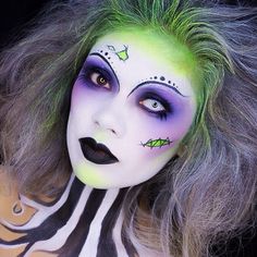 Incredible Halloween makeup ideas spotted on Instagram – SheKnows Tim Burton Costumes, Maquillage Halloween Clown, Disfarces Halloween, Halloween Beetlejuice, Beetlejuice Makeup, Beetlejuice Costume