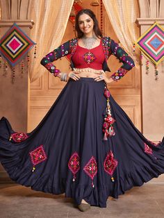 Choli Blouse Pattern, Chaniya Choli Blouse Pattern, Chaniya Choli Blouse Pattern New, Blouse Pattern New, Blue Jacket Style, Traditional Chaniya Choli, Indian Fashion Modern, Choli For Navratri, Navy Blue Lehenga