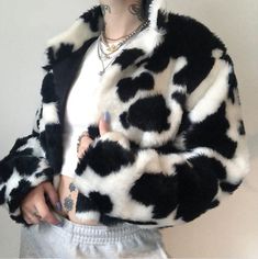 White Faux Fur Jacket, Crop Top Styles, Cropped Faux Fur Coat, Dark Punk, Streetwear Coat, Mode Punk, Cropped Coat, Womens Jackets Casual, Moda Punk