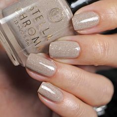 Cozy Sweater - STELLA CHROMA Tan Nail Polish, Ongles Beiges, Chunky Knit Sweaters, Taupe Nails, Tan Nails, Mushroom Color, Nagellack Trends, Love Soft, Makijaż Smokey Eye