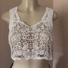 New Without Tags Knit Lace Top For Spring, Spring Knit Lace Top, Casual Stretch Lace Top, White Stretch Crochet Top For Spring, Stretch White Crochet Top For Spring, Spring Stretch White Crochet Top, Summer Lace Tops With Crochet Trim, Lace Crop Top With Crochet Trim For Vacation, Fitted Lace Crop Top For Summer