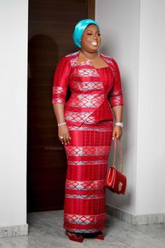 A lady wearing kente skirt and blouse Kente Kaba Styles, Mother Of The Bride Kente Dresses, Bride Mum Dress Mothers, Bride's Mother's Dress, Kente Skirt And Blouse Styles, African Dresses For Older Women, Kente Styles For Brides Mum, Kente For Mother Of The Bride, Kente Styles For Mothers