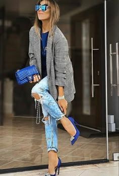 Blue Pumps, Mode Casual, 가을 패션, Fashion Mode, Looks Style, Outfits Casuales, Ripped Jeans, Look Fashion