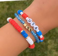 This is a red, white, and blue patriotic bracelet for Fourth of July, the upcoming holiday! air also has golden stars. Celebrate in style with this handmade fashion. Fourth Of July Bracelet Ideas Clay Beads, Holiday Clay Bead Bracelet Ideas, Holiday Clay Bead Bracelets, Stretch Beaded Bracelets Diy, Heishi Jewelry, Make Clay Beads, Patriotic Bracelet, Clay Bracelets, Beaded Braclets