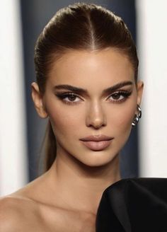 Kendall Jenner Eyes, Oscars Makeup, Kendall Jenner Hair, Kendall Jenner Face, Stile Kendall Jenner, Jenner Hair, Kendall Jenner Makeup, Jenner Makeup, Formal Makeup