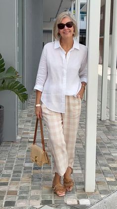 Summer Fashion Over 50, Early Spring Outfits Casual, Chic Spring Outfits, Transitional Outfits, Outfit Ideas 2024, Summer Outfits Aesthetic, Casual Chic Outfits, Clothes For Women Over 50