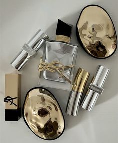 Ysl Makeup, Estilo Ivy, Ysl Beauty, Gold Aesthetic, Makeup Obsession, Makeup Items, Golden Girl, Old Money Aesthetic, Foto Inspiration