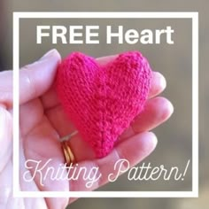 a hand holding a pink knitted heart with the words free heart knitting pattern on it