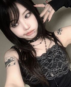 Douyin Goth Makeup, Goth Asian Girl, Asian Goth, Douyin Makeup, Asian Short Hair, Cute Makeup Looks, Goth Makeup, Foto Ideas Instagram, Selfie Ideas