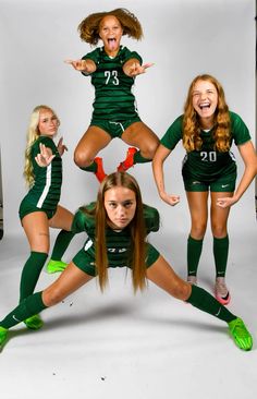 Cool Volleyball Picture Poses, Soccer Picture Day Poses, Senior Soccer Pictures Group, Media Day Poses Swimming, Silly Group Poses, Track Banner Poses, College Basketball Media Day Poses, Soccer Poses For Pictures With Friends