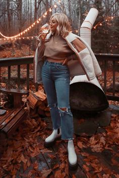 The November Edit, My Favorite Looks from Last Month - Rach Martino White Doc Martens Outfit Fall, Outfits With White Doc Martens, White Chelsea Boots Outfit, White Dr Martens Outfit, Doc Martens Outfit Fall, White Chelsea Boots, White Doc Martens, White Boots Outfit, Chelsea Boots Outfit