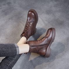 Gender: Women Item Type: Boots Main Material: Cow Leather Style: Casual, Classic, Retro Season: Spring, Autumn Heel Type: Flat Outsole Material: Rubber Heel Height: Mid-Heel (4.5 cm) Size Length cm inch 35 22.5 8.86 36 23 9.06 37 23.5 9.25 38 24 9.45 39 24.5 9.65 40 25 9.84 Retro Minimalist, Tube Top Dress, Leather Style, Rubber Heels, Mid Heel, Estilo Casual, Casual Boots, Brown Boots, Shoe Box