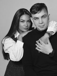 Красивая пара Men Couple Photoshoot, Couple Photo Studio Ideas, Couple Birthday Pictures, Studio Family Portraits, Studio Portrait Photography, Photoshoot Studio