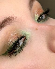 "Oh Christmas brow, oh Christmas brow, how lovely are your arches... Green And Bronze Makeup, Green Makeup Looks Brown Eyes, Seafoam Green Makeup, Brown Green Makeup, Cute Green Makeup Looks, Subtle Green Makeup, Green Festival Makeup, Green Eye Makeup Looks, Green Fairy Makeup