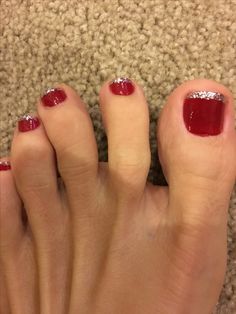 Christmas pedicure Christmas Toe Nails, Christmas Pedicure, Nail Designs Toenails, Christmas Toes, Pedicure Designs Toenails, French Pedicure, Pedicure Ideas, Pedicure Colors, Fingernail Designs