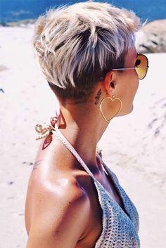 Kratke Frizure, Pixie Color, Blonde Pixie Cuts, Pixie Styles, Short Pixie Haircuts, Short Pixie Cut, Trending Haircuts, Short Blonde, Blonde Pixie