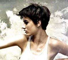 Beehive Hair, Pixie Haircut For Thick Hair, Shoulder Hair, Popular Haircuts, Haircut For Thick Hair, Short Pixie, Trendy Short Hair Styles