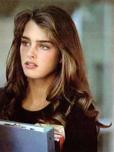 Brooke Shields in Endless Love 1981 Eyebrow Grooming, Elizabeth Hurley, 90s Hairstyles, Brooke Shields, Brown Blonde Hair, Natural Beauty Tips, Grunge Hair, Hairstyles With Bangs, Pretty Face