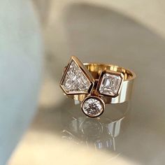 The Chunky Engagement Ring Trend Is Here To Replace Dainty Designs Engagement Ring Bezel, Band Wedding Ring, Dainty Engagement Rings, Stone Diamond Ring, Trending Engagement Rings, Ring Bezel, Ring Trends, Shiny Things