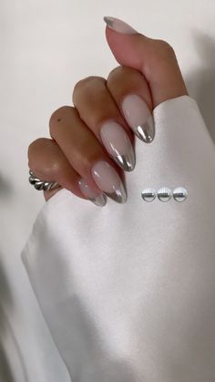 White Nails Chrome Tips, Milky White With Chrome Nails, White With Silver Chrome Nails, White Nails With Silver Tips, Light Silver Chrome Nails, Nails Ideas Chrome, Matalic Nails Acrylic Silver, Cream Chrome Nails, Silver Tips Nails