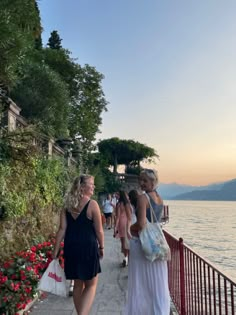 lake como italy lake italy italian summer italy aesthetic cool girl girl friend group Lake Como Instagram Pictures, Lake Como Photo Ideas, Lake Como Italy Aesthetic, Italy Aesthetic Girl, Italy Girls Trip, Girl Friend Group, Lake Como Outfit, Lake Como Italy Instagram