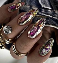 Check more at https://mangadexx.com/3150-2/ Dark Moody Nail Art, Christmas Wallpaper Iphone Green, Modern Christmas Wallpaper, Spotify Play, Beach Nails Art, Rock Star Nails, Christmas Wallpaper Iphone, Clock Making, 2023 Beach