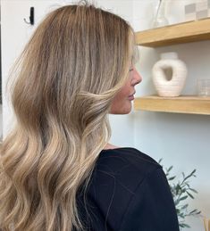 A blonde going bronde 🥥🫶🏼🍨🧸✨ | Instagram Sand Blonde Hair, Sandy Blonde Hair, Blonde Hair Transformations, Bronde Hair, Brunette Hair With Highlights