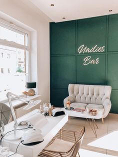 Nailies Bar Manicure Room Design, Salon Suite Decor Nails, Room Nails Ideas, Neutral Nail Salon Interior, Nail Interior Design Ideas, Nailbar Interiors, Nail Salon Accent Wall, Nail Studio Design Interior, Beauty Station Ideas