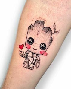 a small baby groote tattoo on the right forearm and leg, with an arrow in