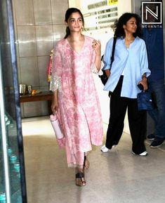 Ajio Kurta, Fashionable Saree, Fashion Travel Outfit, Deepika Padukone Style, Celebrity Casual Outfits, Fashionable Saree Blouse Designs, Pakistani Dresses Casual