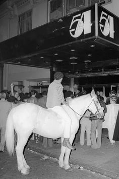 Studio 54 Aesthetic, Studio 54 Photos, Disco Fashion, Roller Disco, Disco Era