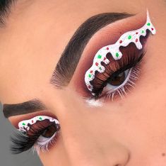 Hot Chocolate Makeup, Christmas Looks Makeup, Christmas Eye Looks, Artistic Eye Makeup, Winter Makeup Looks Natural, Christmas Makeup Art, Gingerbread Makeup