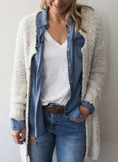 Denim Shirt Outfit Women, Denim Shirt Outfit, Denim On Denim Looks, Denim On Denim, Cardigan Outfits, Layering Outfits, Navy Fashion, Mode Inspiration