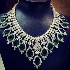 Elegant Green Bridal Set For Wedding, Elegant Green Bridal Sets For Parties, Elegant Green Bridal Set For Formal Occasions, Diamond Statement Necklace, Necklace Ring, Cluster Necklace, African Jewelry, Royal Jewelry, Fabulous Jewelry