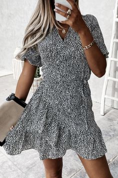 Material Polyester Style Fashion , Street Pattern Type Print Element Split Joint Neckline V Neck Silhouette A Line Sleeve Length Short Sleeve Dresses Length Mini Size(in) Bust Dresses Length Shoulder Width Sleeve Length S 36.2 33.1 14.6 9.8 M 37.8 33.5 15 10.2 L 39.4 33.9 15.4 10.6 XL 40.9 34.3 15.7 11 2XL 42.5 34.6 16.1 11.4 Tips:Due to the many variations in monitors, the color in the image could look slightly different, please take physical design and color shall prevail.Please allow 0.4"-1" Street Dress, Line Dresses, Collared Shirt Dress, A Line Dresses, Trendy Fashion Outfits, Short Dresses Casual, Sleeve Dresses, Sweet Dress, Collar Dress